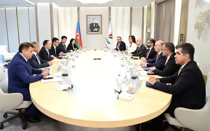 Rövşən Nəcəf Long Haiyangın başçılıq etdiyi nümayəndə heyəti ilə görüşüb