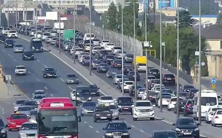 Bakıda hazırda sıxlıq müşahidə olunan yollar - SİYAHI