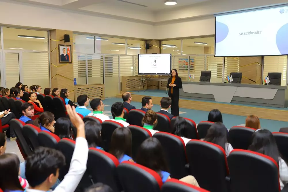 Naxçıvanda könüllülər üçün “Media Savadlılığı” mövzusunda təlim keçilib