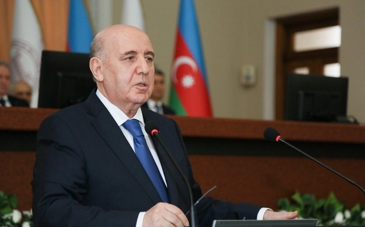 Milli Məclisdə sertifikatsız həkimlər məsələsi müzakirə olundu