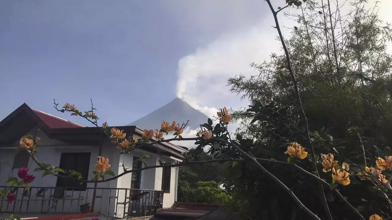 Filippindəki Mayon vulkanı ətrafında təxliyələr davam edir