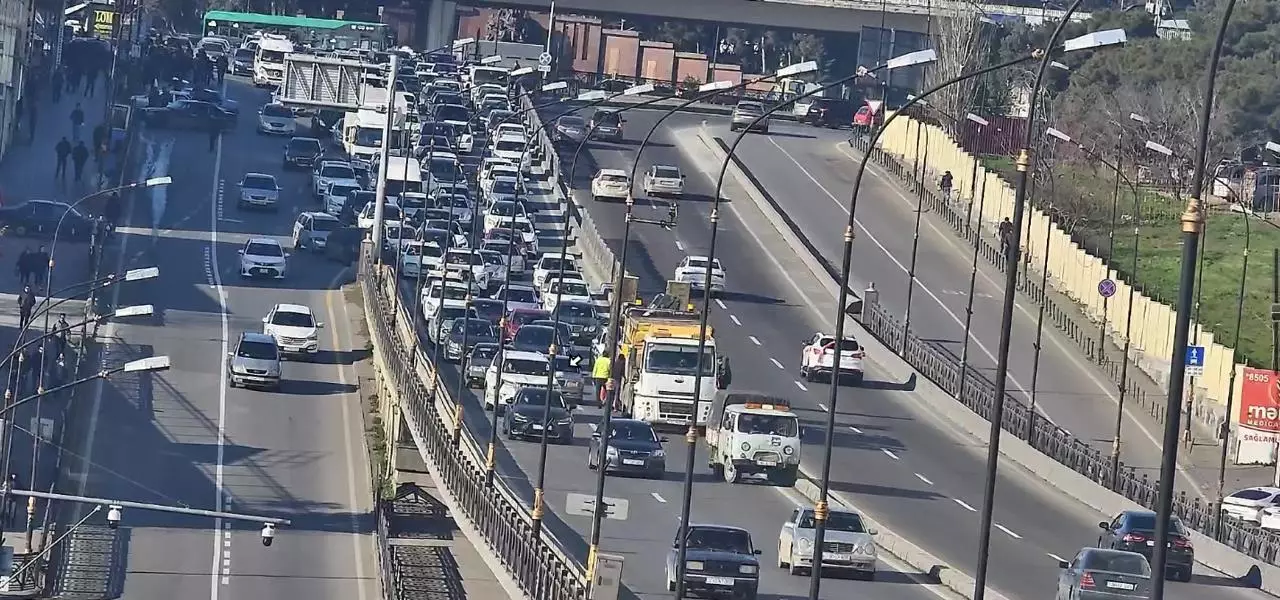 Təmir işləri ilə bağlı “Koroğlu” metrostansiyası istiqamətində sıxlıq yaranıb