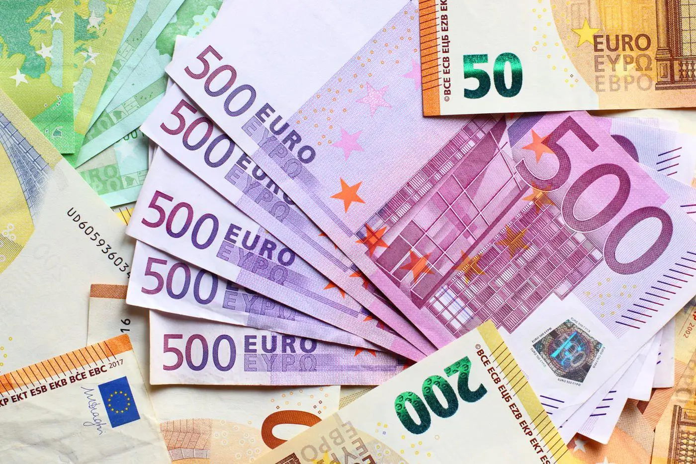 Aİ Ukraynaya yeni yardımın 5%-ni silaha xərcləyəcək