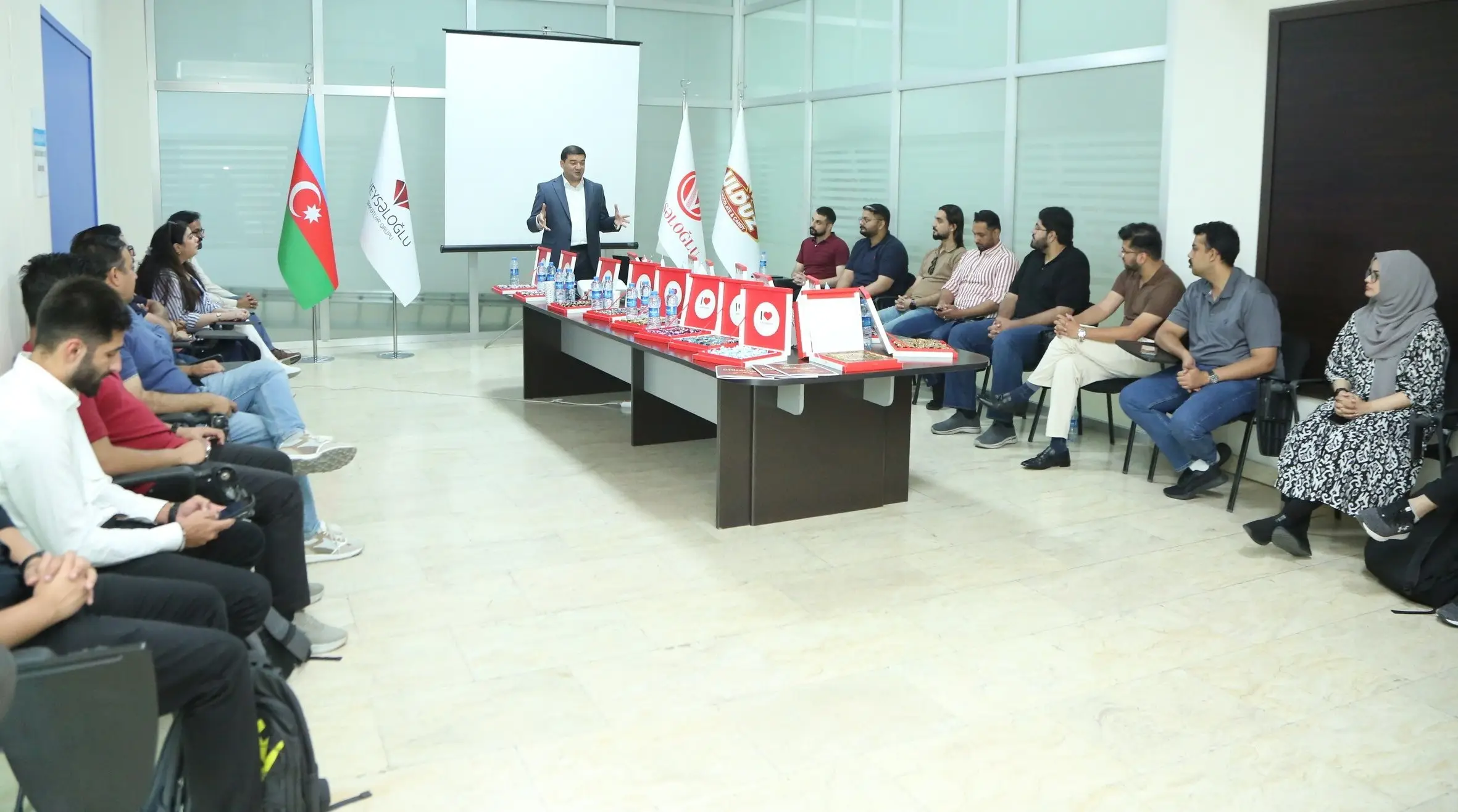 Pakistanlı MBA tələbələri “Ulduz” şokolad fabrikində istehsalat turunda iştirak ediblər - FOTO