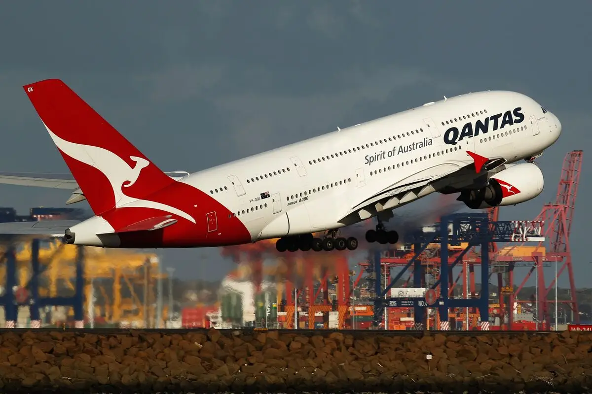 “Qantas Airlines” aviaşirkətinin təyyarəsi Bakıda məcburi eniş edib