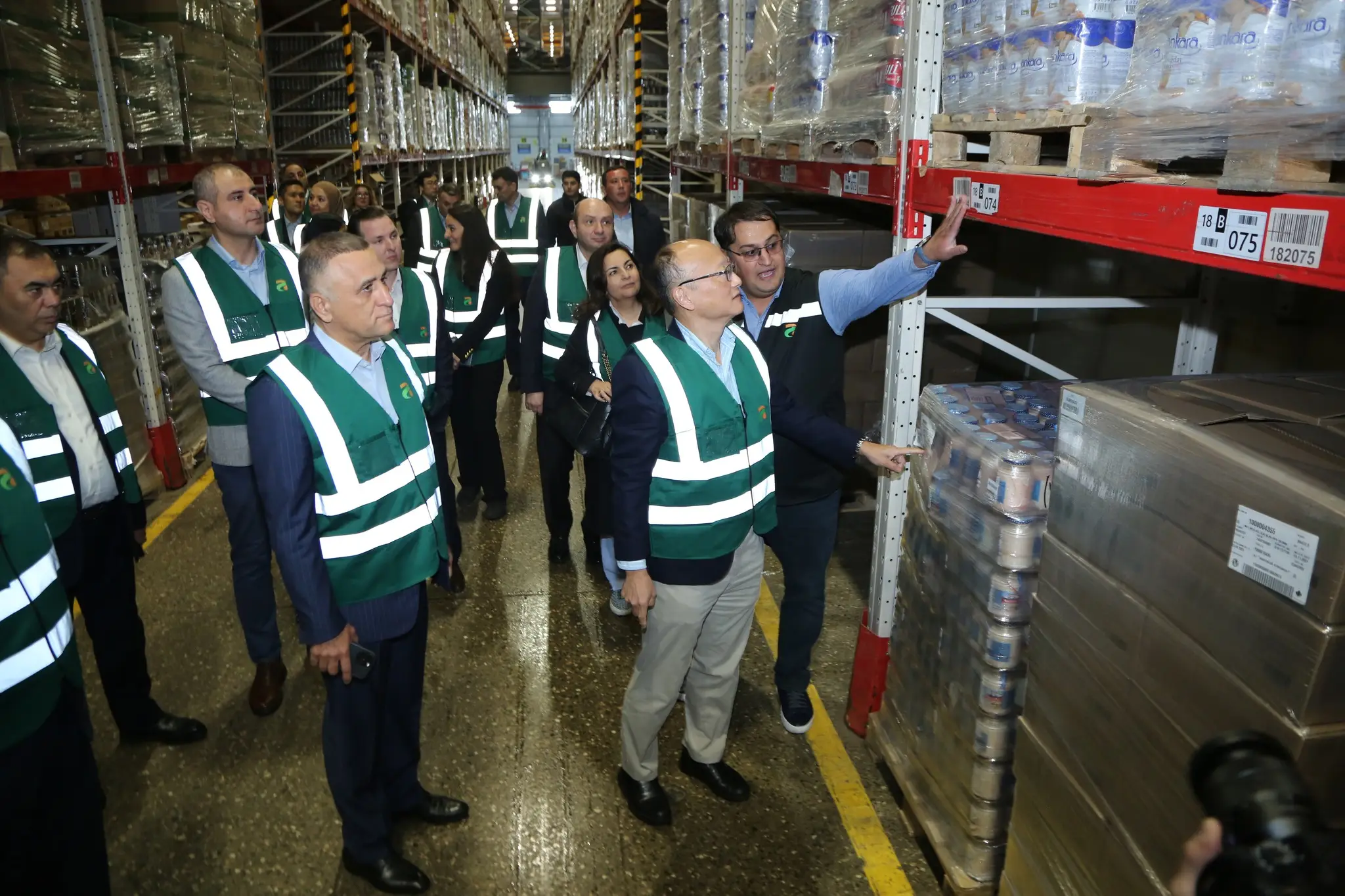 AİB-in prezidenti “Veysəloğlu”nun Logistika Mərkəzi ilə tanış olub - FOTO