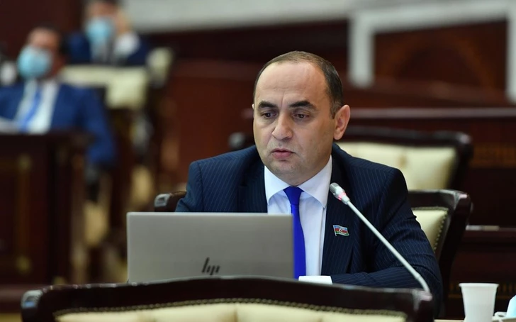 Məktəbli forması vahid olmalıdır – Deputatdan təklif