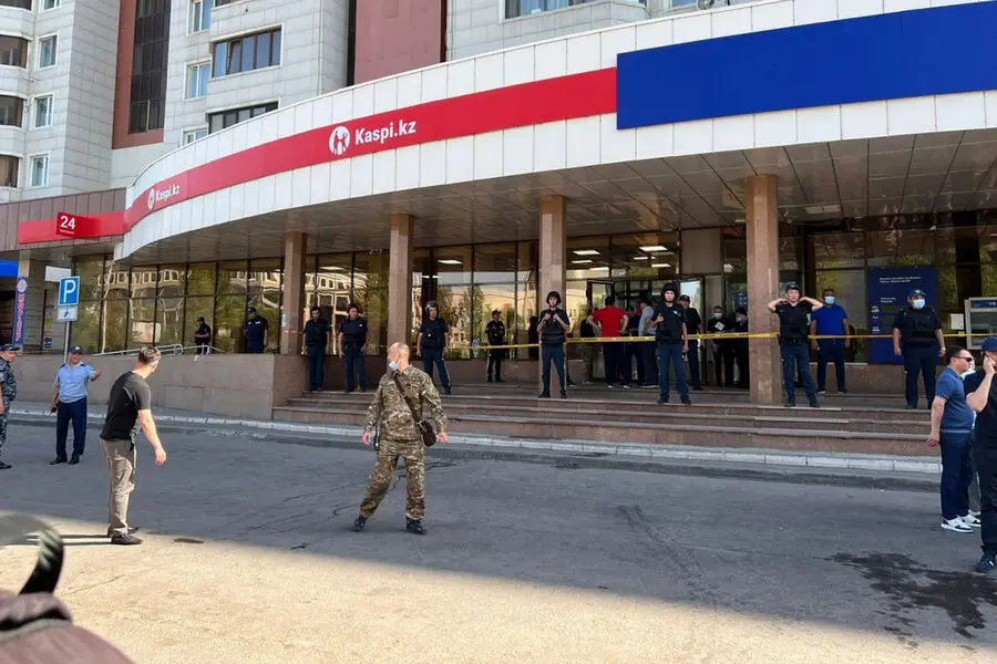 Qazaxıstanda bankların işçiləri insanları oğurlayıblar?