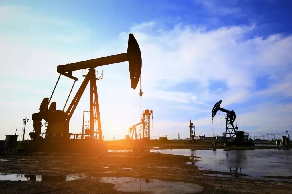 Azərbaycanda neft emalı 18%-dən çox azalıb