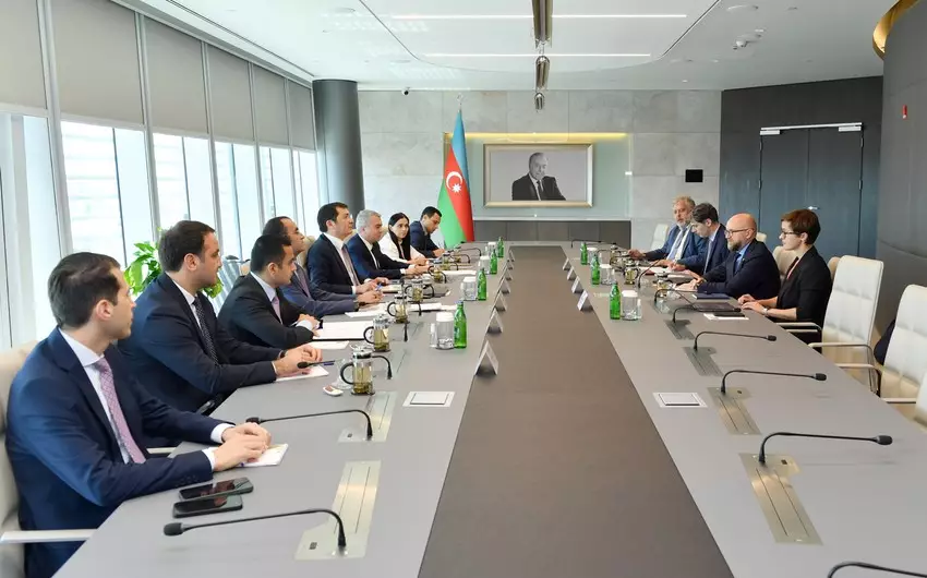 Azərbaycan rəsmiləri AIIB ilə perspektiv layihələri müzakirə edib (FOTO)