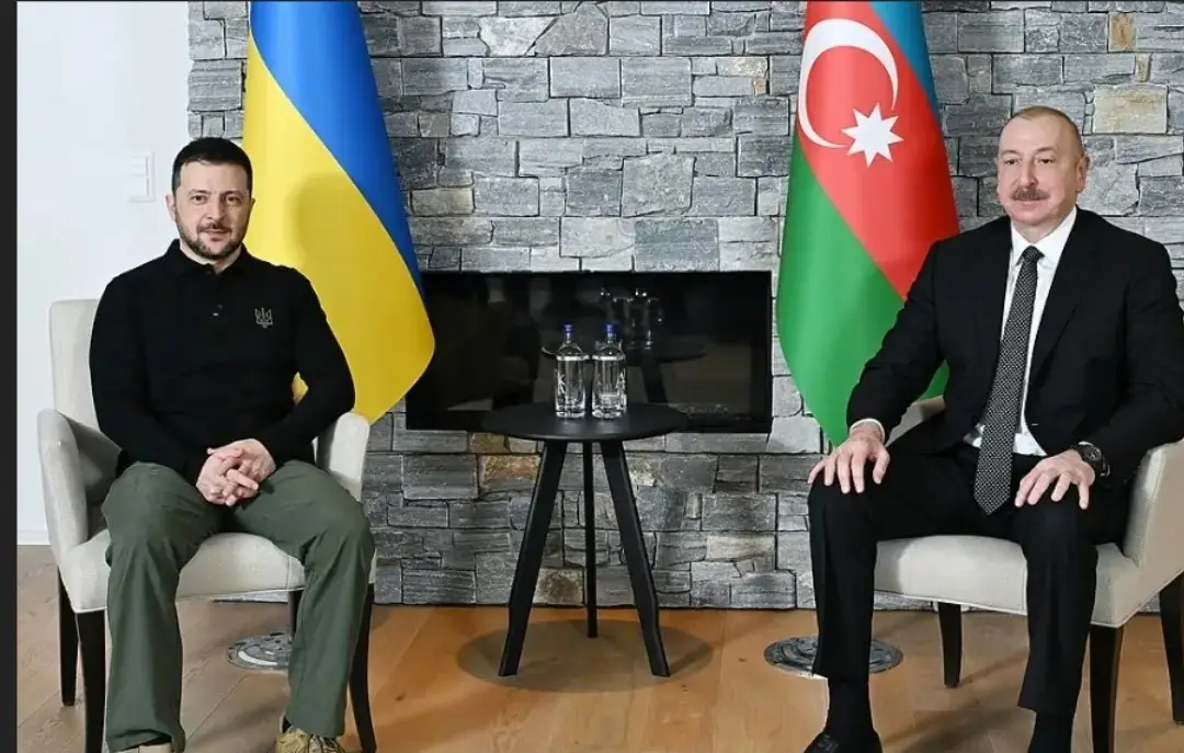 İlham Əliyev Volodimir Zelenski ilə Ukraynada Azərbaycan səfirliyinə raket zərbəsini müzakirə edib