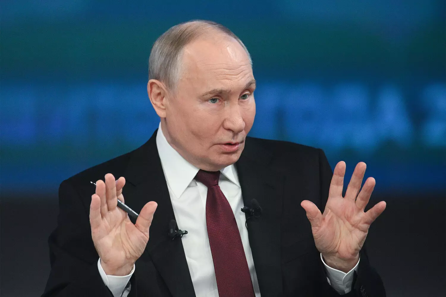 Putin nadir hallarda televizora baxdığını etiraf etdi