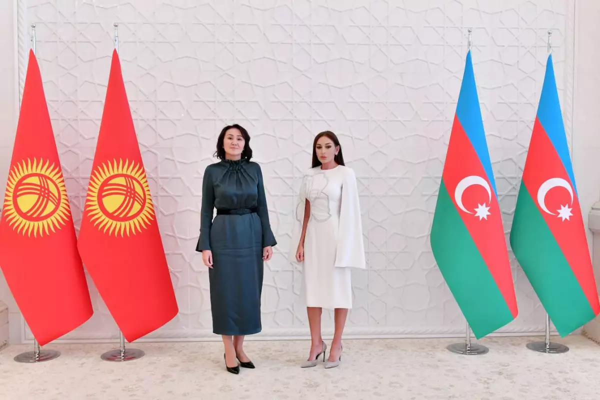 Qırğızıstanın birinci xanımı Ayqul Japarova Azərbaycanın Birinci vitse-prezidenti Mehriban Əliyevanı təbrik edib