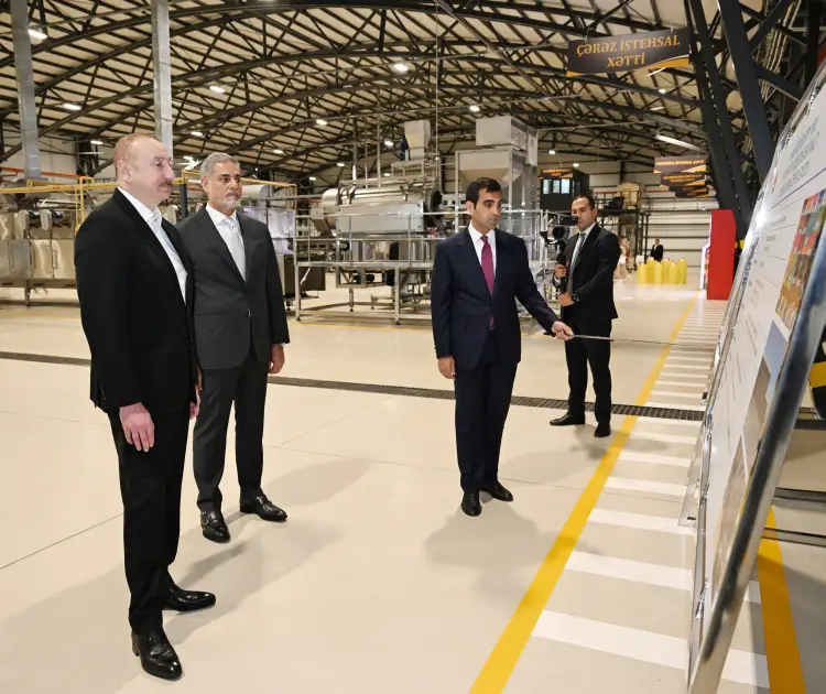 İlham Əliyev Bakıda müxtəlif növ və çeşiddə qəlyanaltı məhsullarının istehsalı zavodunun açılışında iştirak edib - FOTO