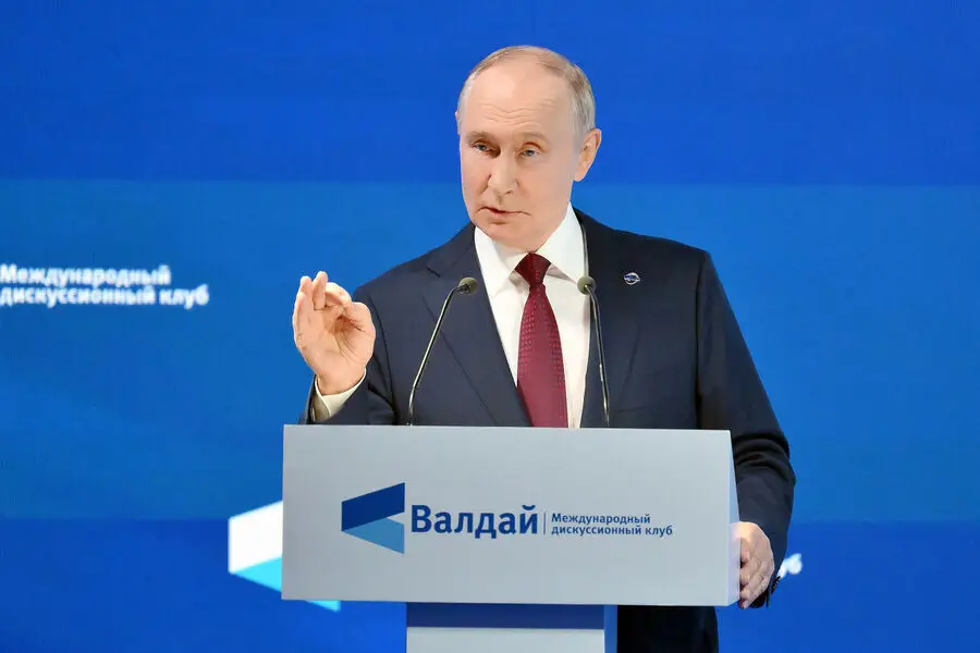 Putin Dehliyə Rusiya enerjisindən imtinanın nəticələri barədə xəbərdarlıq edib