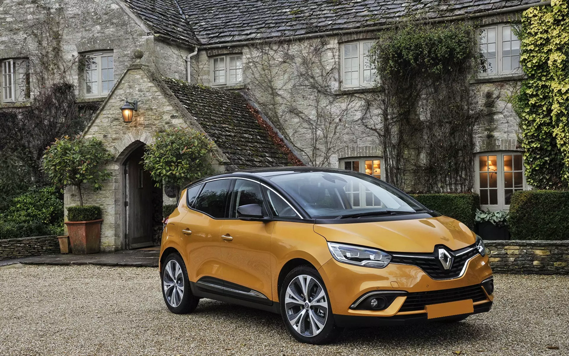 "Renault" avtomobillərinin satışı 1,3% artırıb
