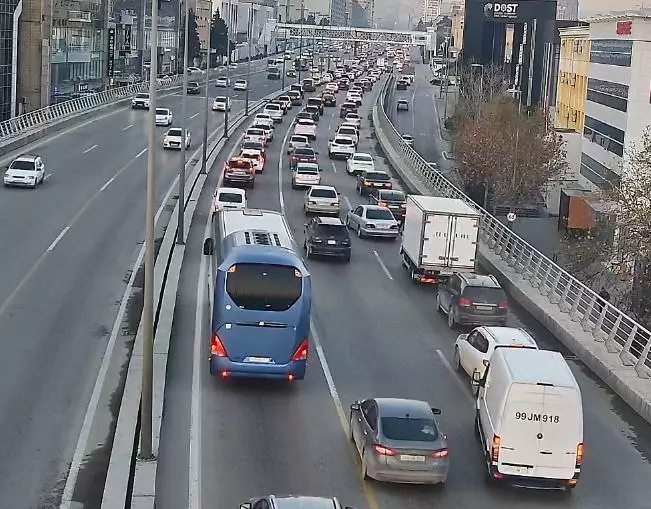 Bakıda hazırda bəzi yollarda sıxlıq müşahidə olunur