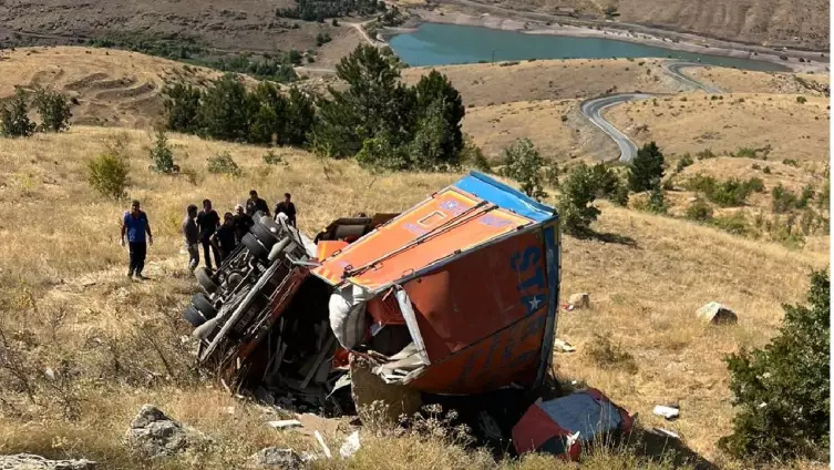 Türkiyədə ağır yol qəzası olub, 2 nəfər həyatını itirib