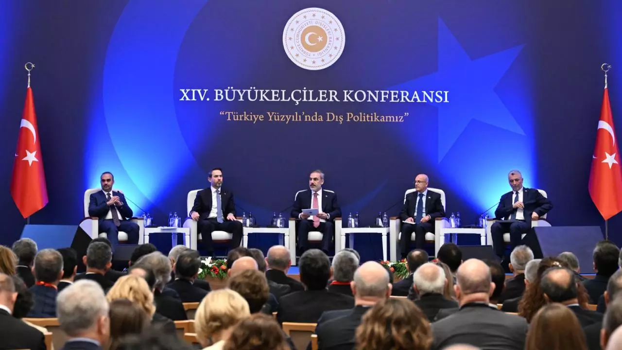 Hakan Fidanın moderatorluğu ilə "Türkiyə Əsri" adlı panel təşkil olunub