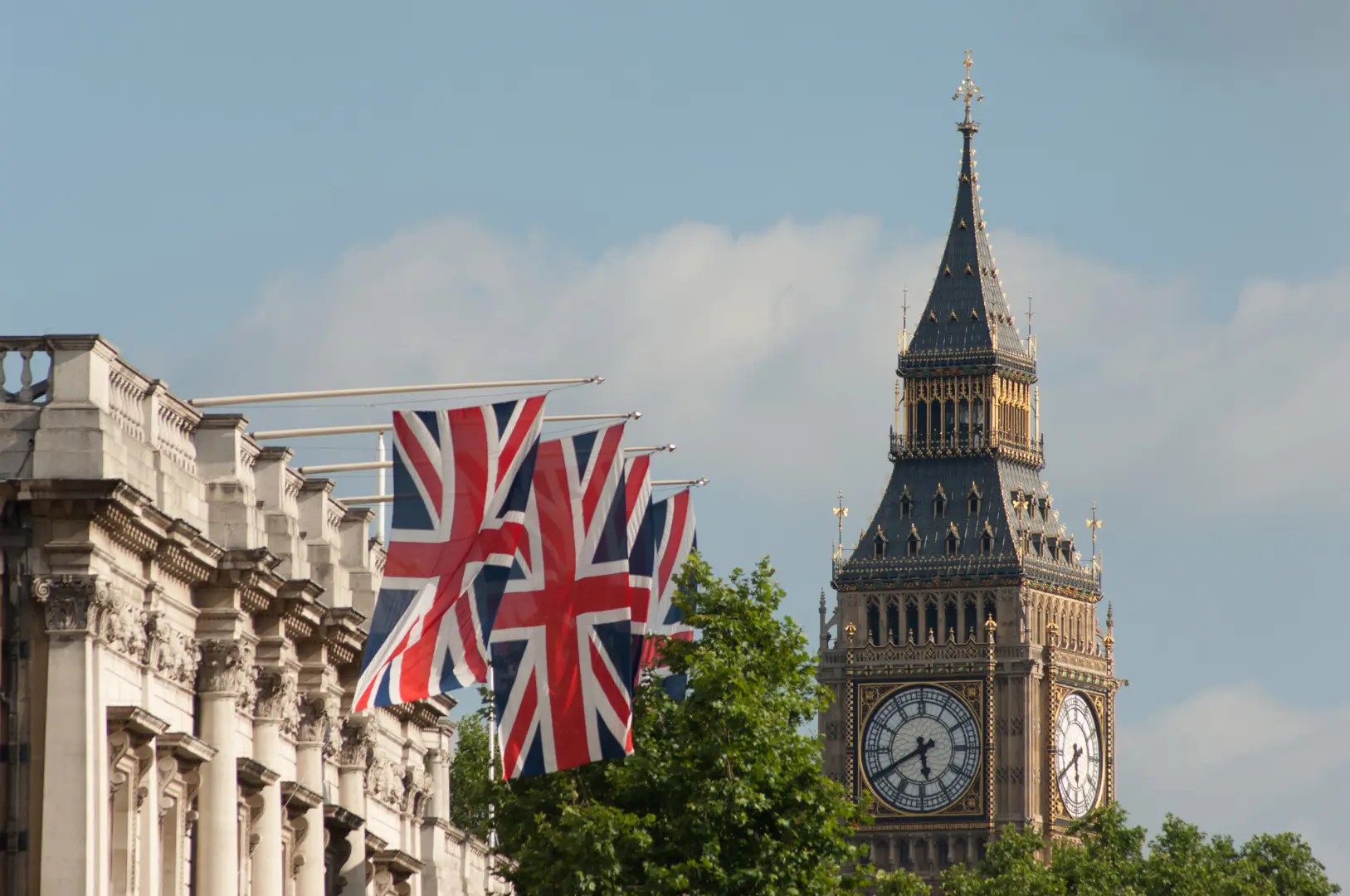 Britaniya XİN: Rusiya Ukraynaya qarşı hücumları şiddətləndirib