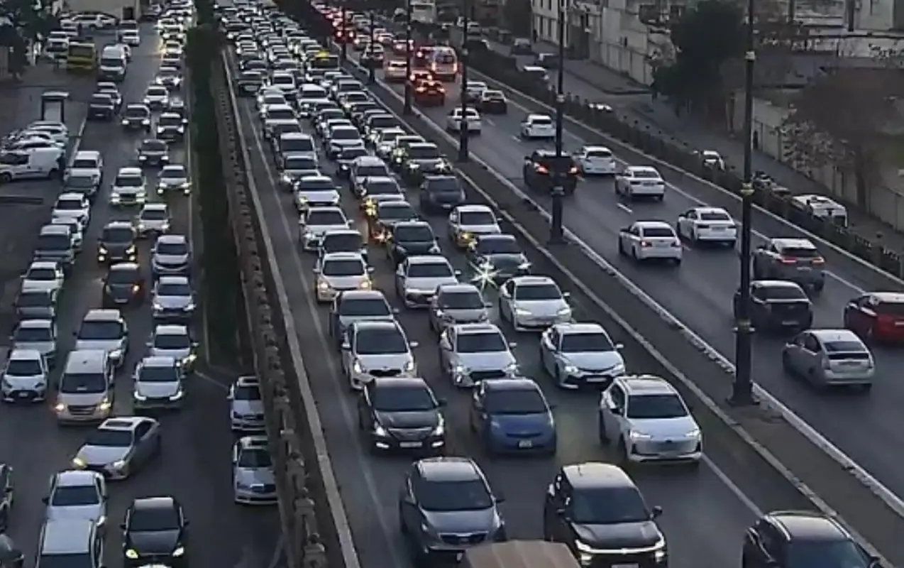 Bu yollarda tıxac var - SİYAHI