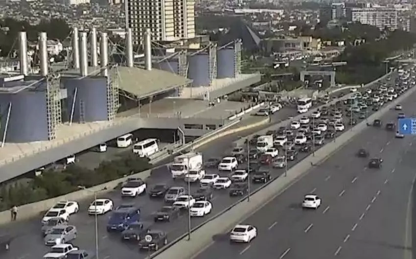 Bakıda hazırda sıxlıq müşahidə olunan yollar - SİYAHI
