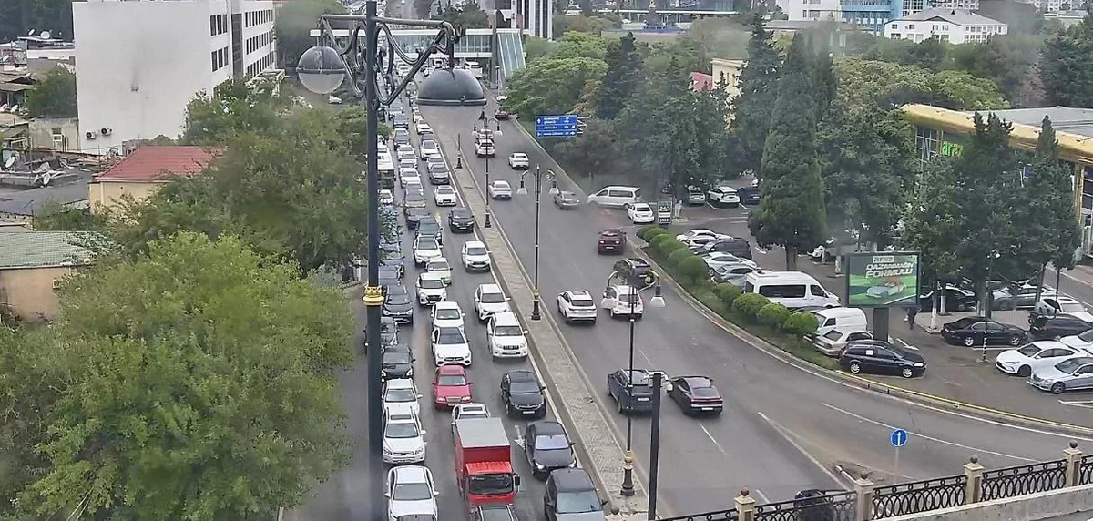 Bakının bu küçələrində sıxlıq var