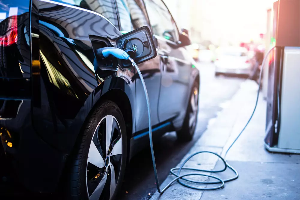 Azərbaycanın elektrikli avtomobil idxalına çəkdiyi xərc 53% azaldı