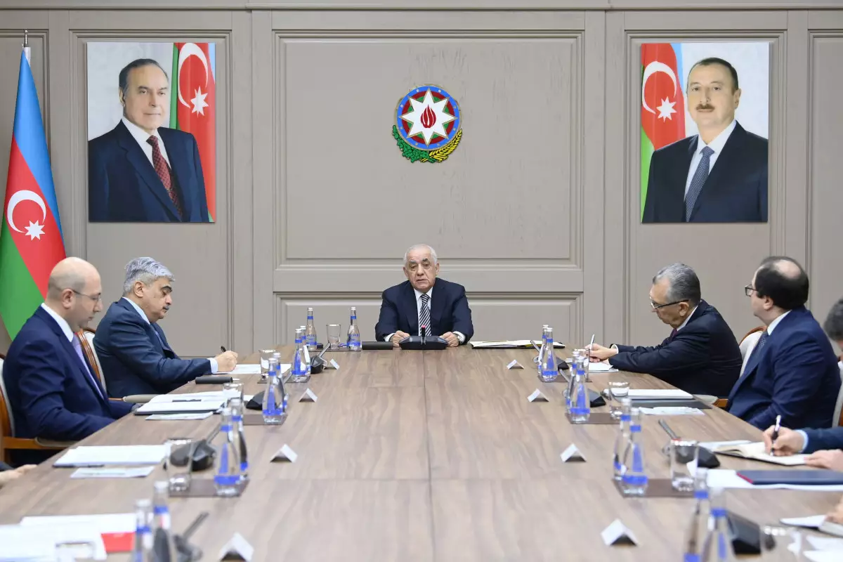 Qəzalı binalara dair müşavirə keçirilib