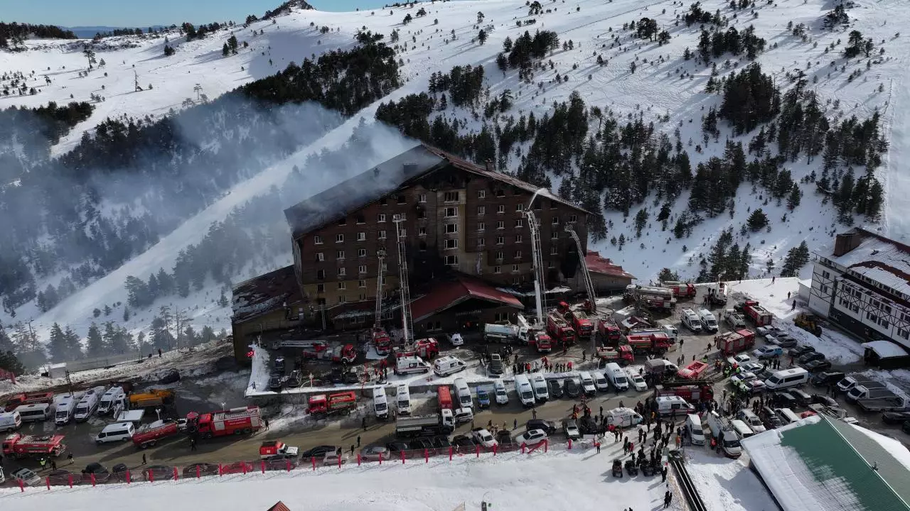 Türkiyədə otel yanğınına görə iki vəzifəli şəxs saxlanılıb