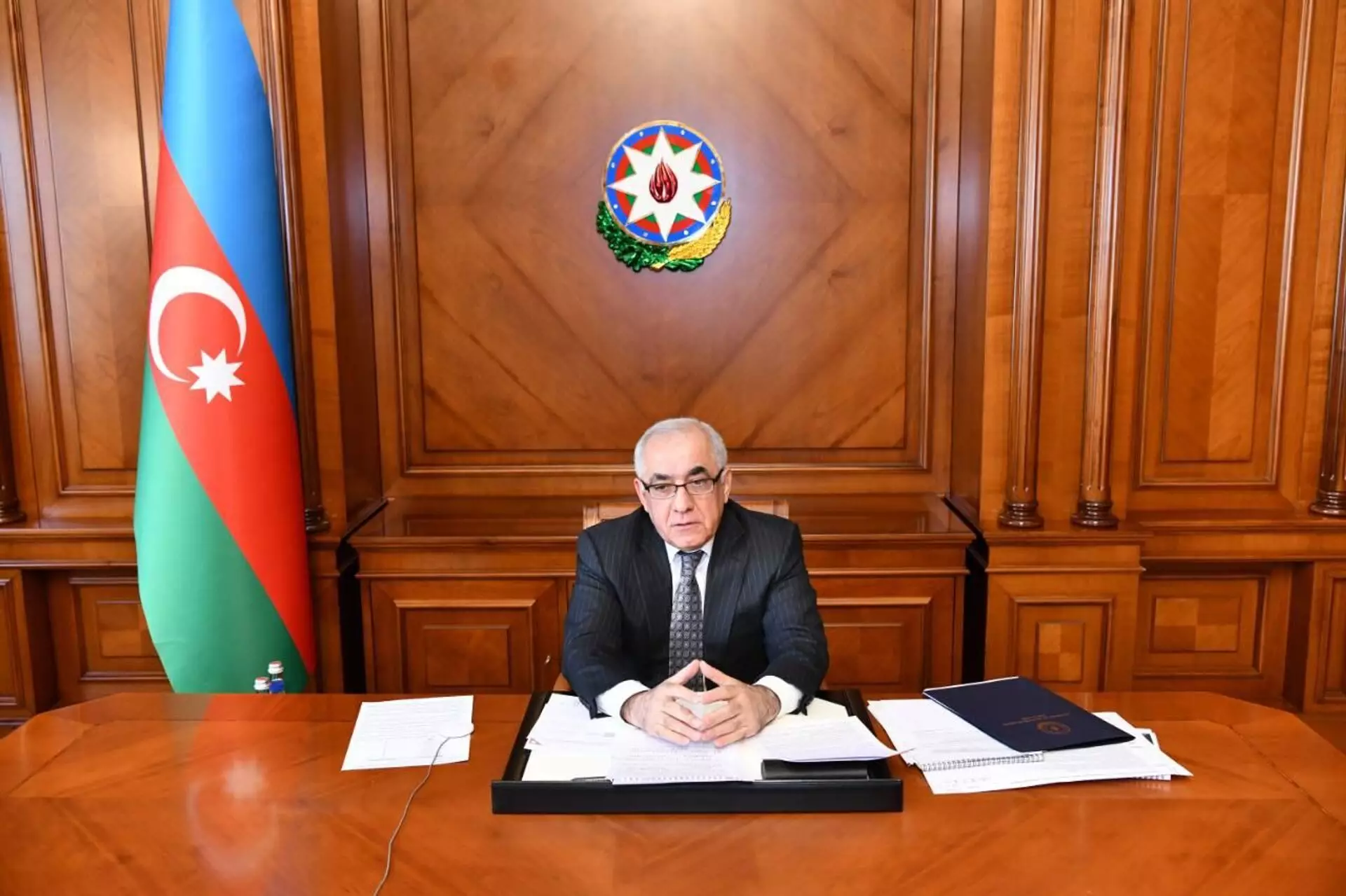 Əli Əsədov qərar imzaladı