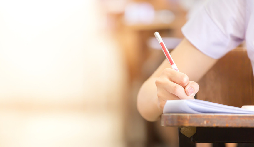 Bu gün Vəkillər Kollegiyasına üzv olmaq istəyənlər test imtahanı verəcək