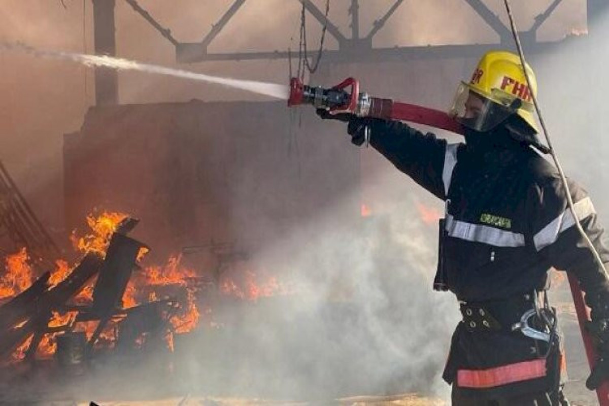 Bakıda çoxmərtəbəli binada yanğın söndürülüb - YENİLƏNİB - 3