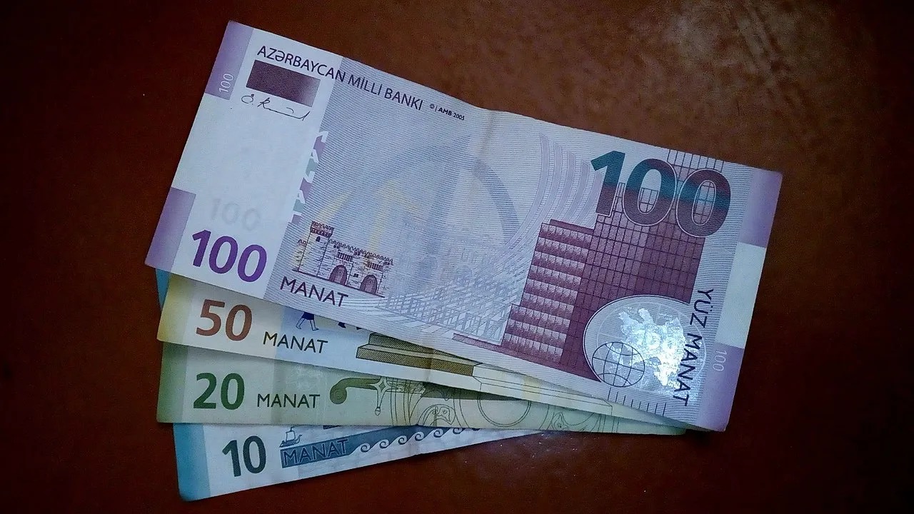 Azərbaycan manatının dövretmə sürəti artıb