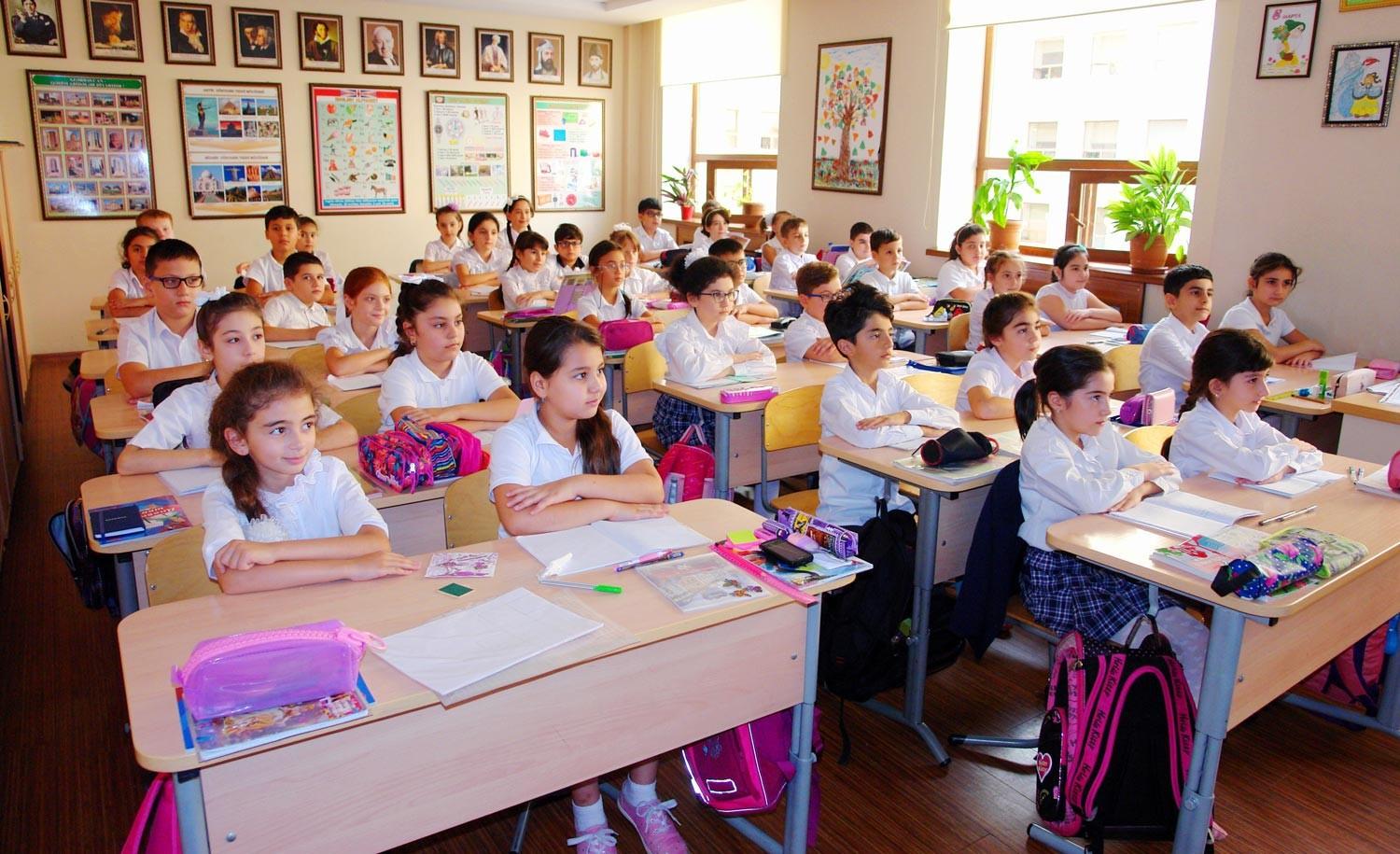 Müxtəlif fənlərin 6-cı sinifdən başlayaraq tədris dilindən asılı olmayaraq Azərbaycan dilində keçirilməsi təmin edilib - Nazir