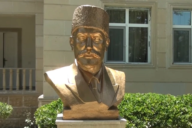 Həsən bəy Zərdabinin heykəlinin köçürülməsi təklif edilir