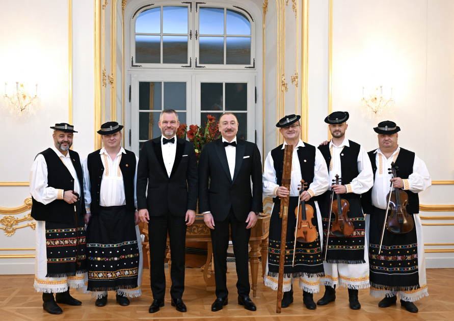 İlham Əliyev Slovakiya Prezidentini Azərbaycana səfərə dəvət edib