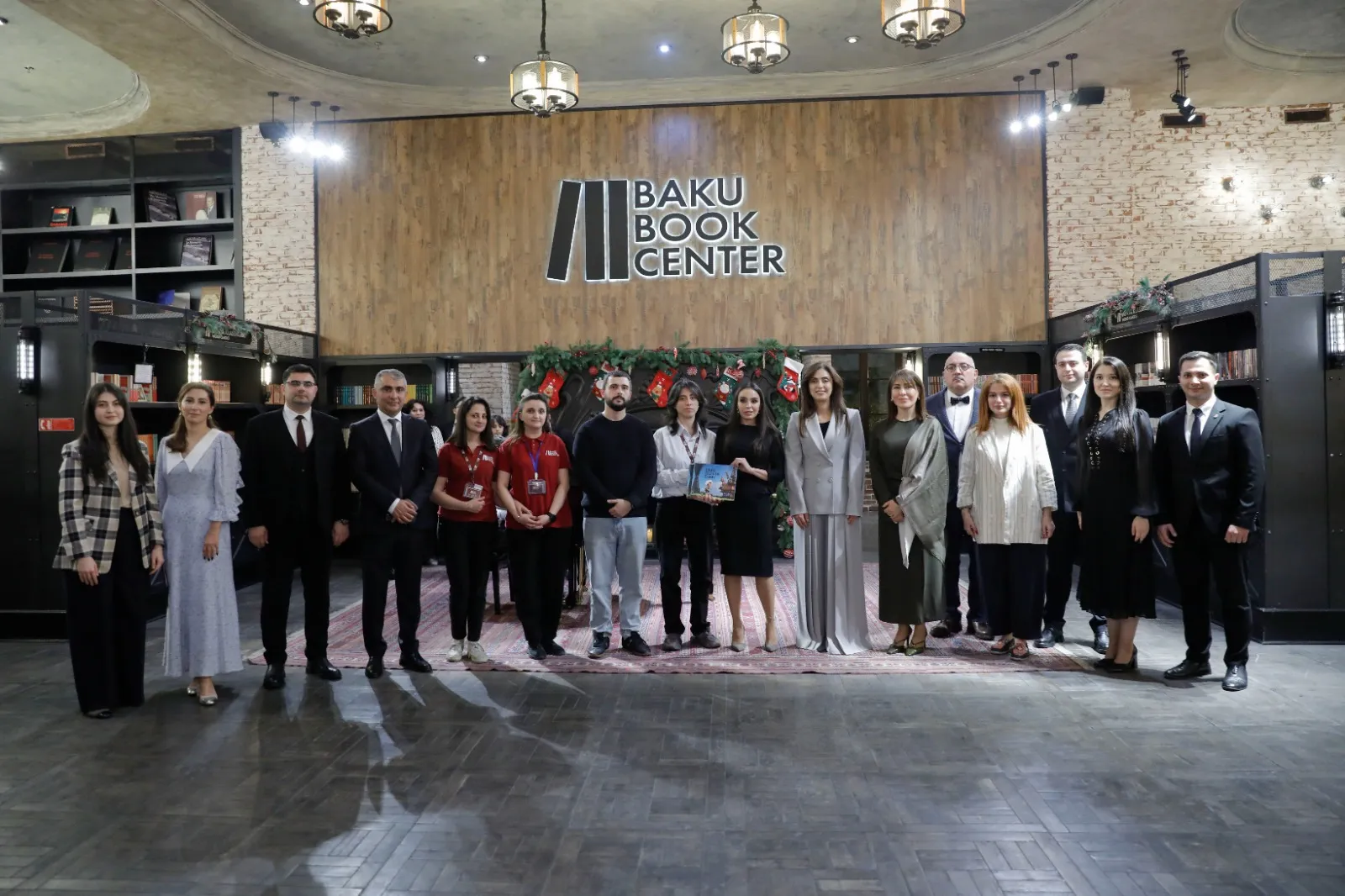 SOCAR-ın dəstəyi ilə hazırlanmış “Qara qızılın sirri” adlı kitabın təqdimatı keçirilib - FOTO