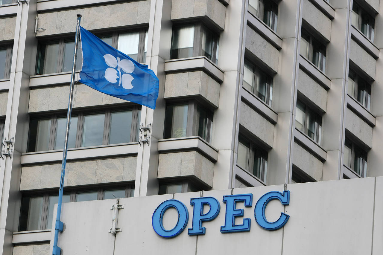 OPEC-in xam neft hasilatı azalıb