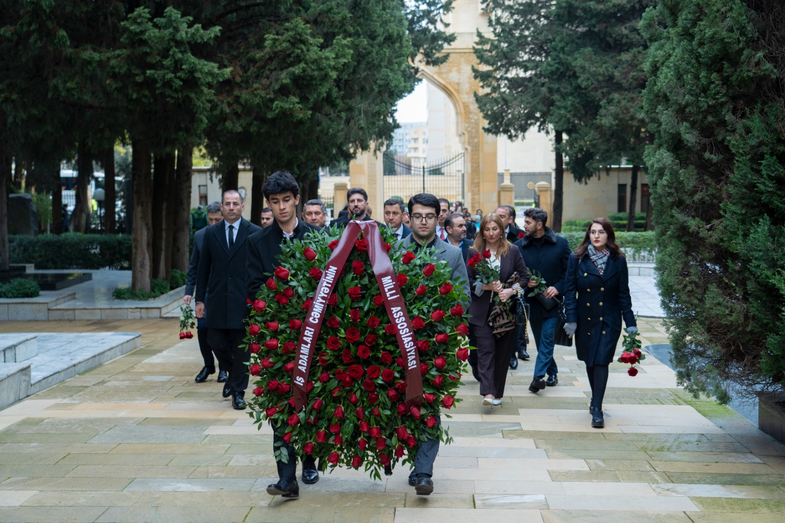 İCMA-nın İdarə Heyəti və üzvləri Fəxri xiyabanı ziyarət ediblər - FOTO
