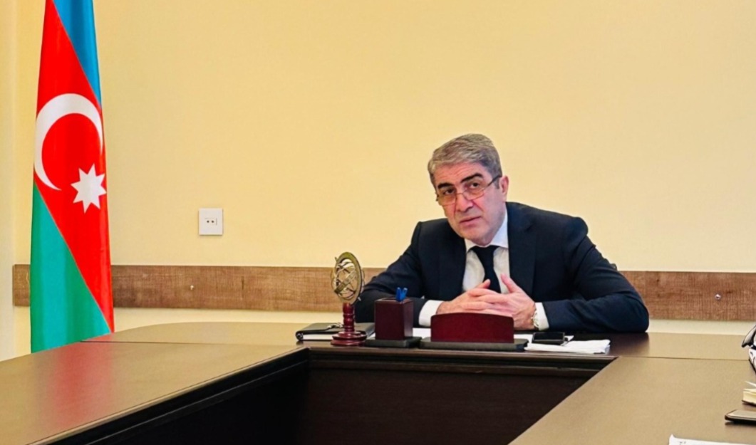Yeni icra başçısı 23 illik müavini vəzifədən azad etdi