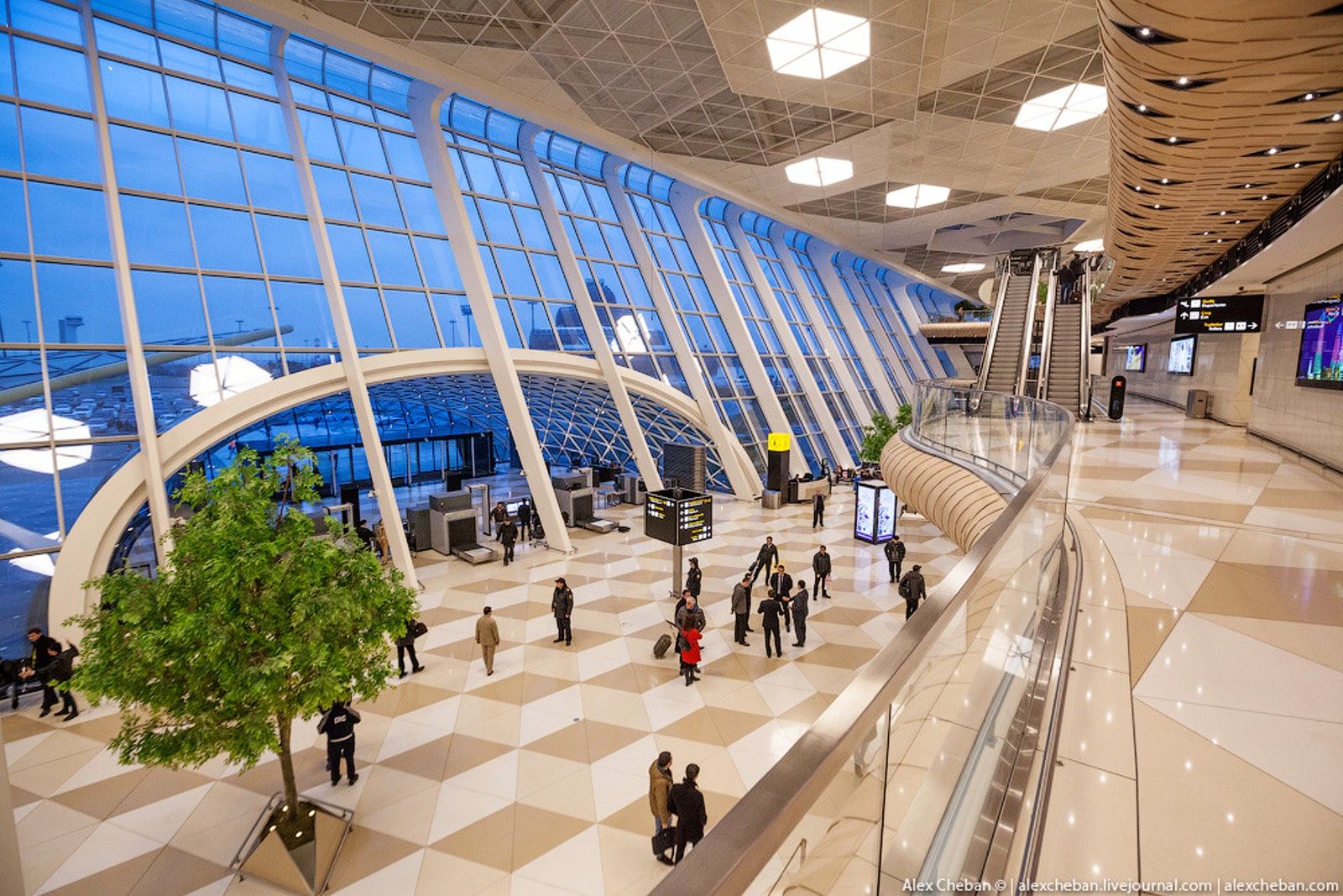Azərbaycan aeroportlarında VİP salondan istifadə hüququ olan vəzifəli şəxslərin siyahısı genişlənib