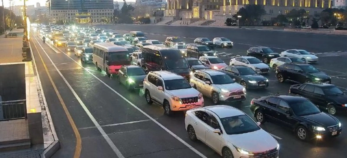 Bakının bu yollarında tıxac yaranıb
