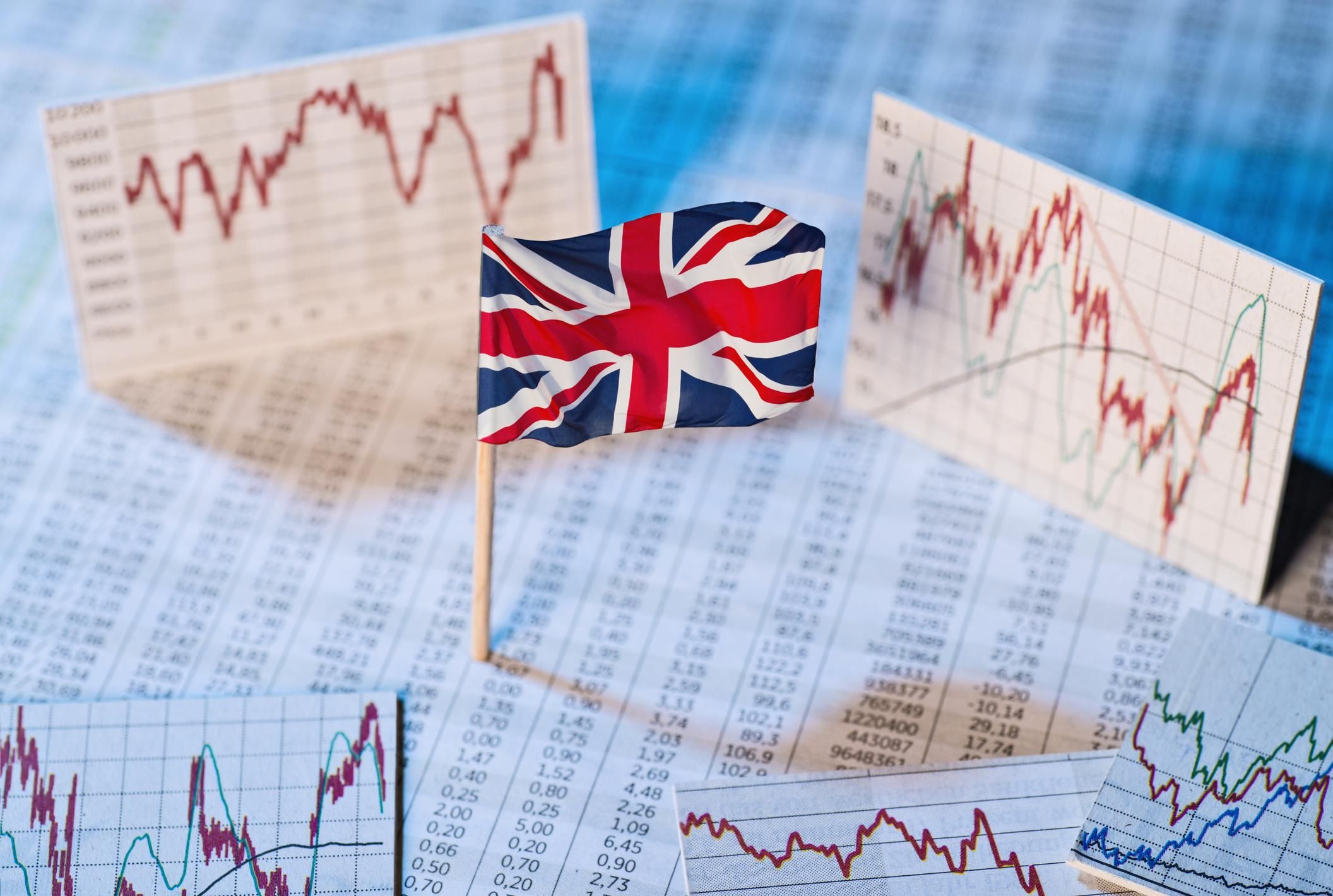 Böyük Britaniya iqtisadiyyatı cüzi böyüdü 