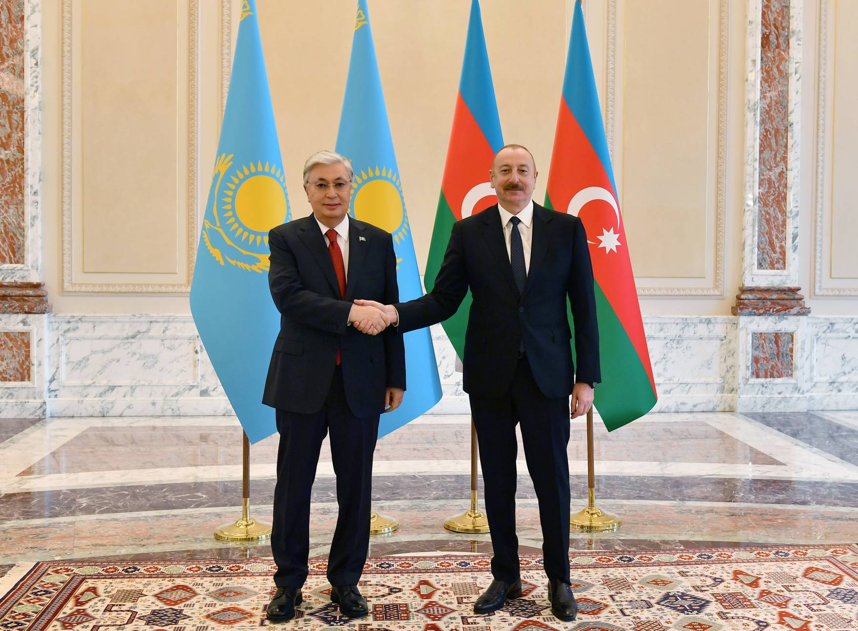 Kasım-Jomart Tokayev İlham Əliyevi təbrik edib