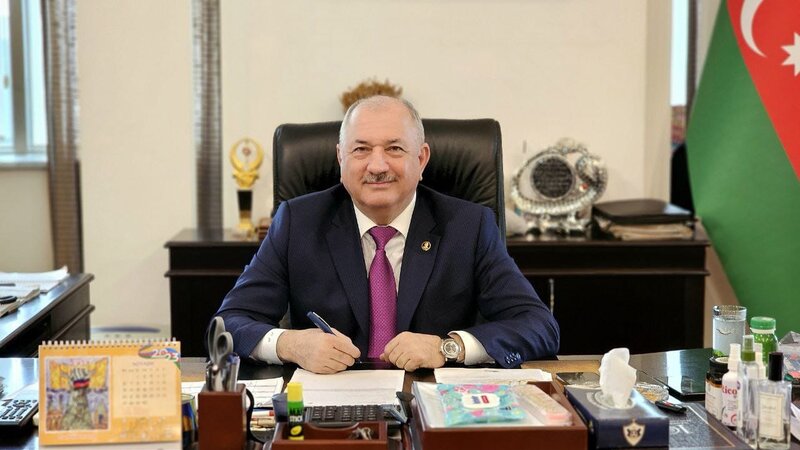 İcra başçısı vətəndaşı videoya görə məhkəməyə verdi - 100 manat təzminat aldı  