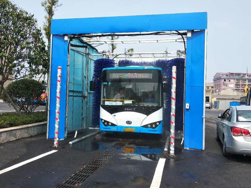 “BakuBus” marşrut avtobusları üçün 1,2 milyon manata “moyka” tikəcək