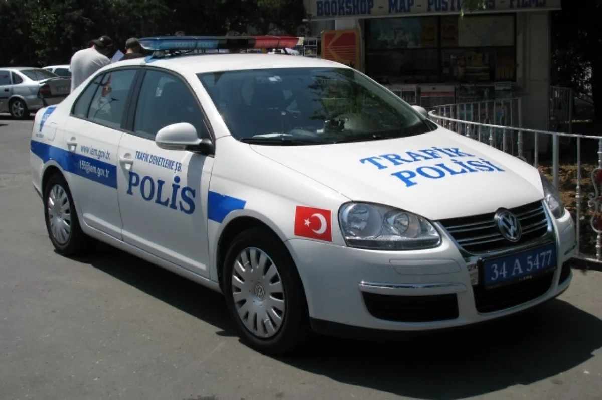 Türkiyədə ana üç aylıq qızını dördüncü mərtəbədən atdı