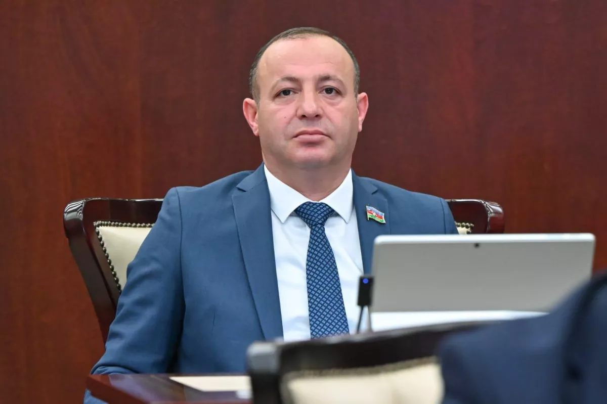 Taksilərin avtobus zolaqlarından istifadə etməsinə icazə verilməsi təklif edilir 