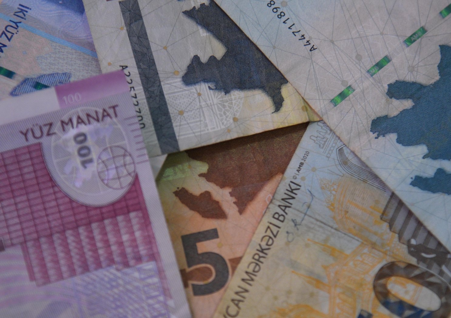 Sənaye və istehsal sektoruna kredit qoyuluşları illik ifadədə artıb